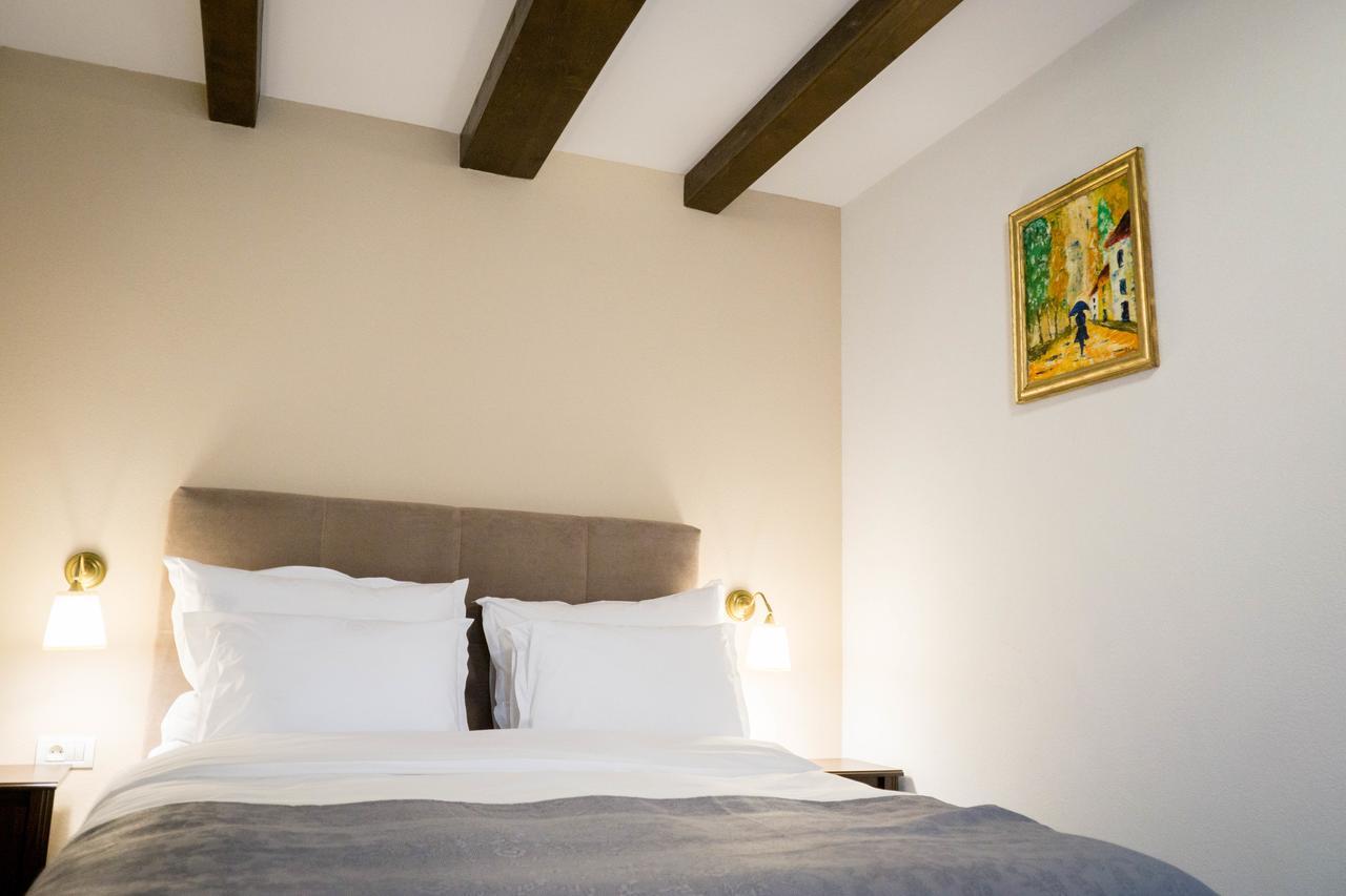 Nest Hotell Drobeta Turnu Severin Eksteriør bilde