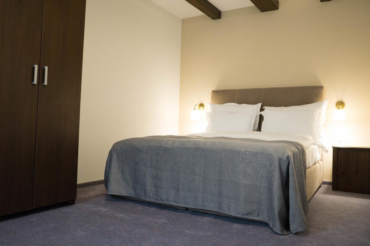 Nest Hotell Drobeta Turnu Severin Eksteriør bilde