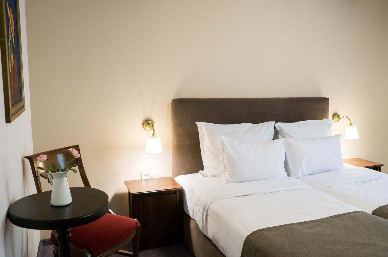 Nest Hotell Drobeta Turnu Severin Eksteriør bilde