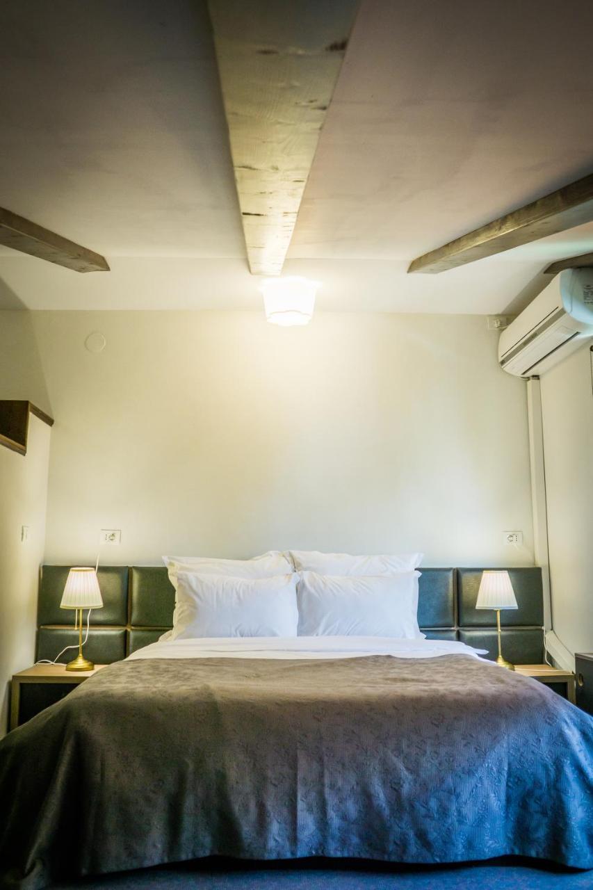 Nest Hotell Drobeta Turnu Severin Eksteriør bilde